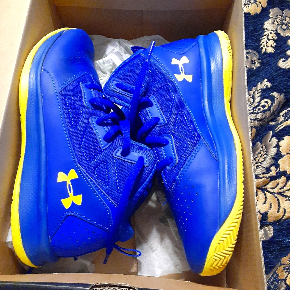 Basketball sneakers